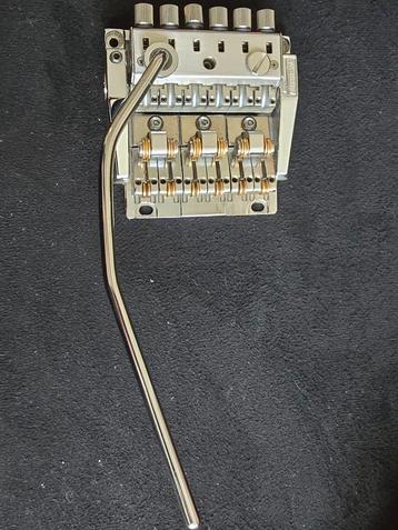 Washburn 2001 Floyd Rose Tremolo Brug beschikbaar voor biedingen