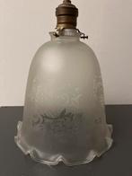 Vintage glazen lampenkap met bloemmotief, Huis en Inrichting, Lampen | Lampenkappen, Ophalen, Wit, Rond, Zo goed als nieuw