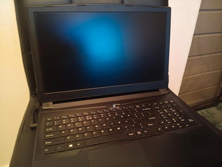 Clevo Laptop N850EJ1 Voor Gamen en School, Computers en Software, Windows Laptops, Gebruikt, 15 inch, SSD, 2 tot 3 Ghz, 8 GB, Qwerty