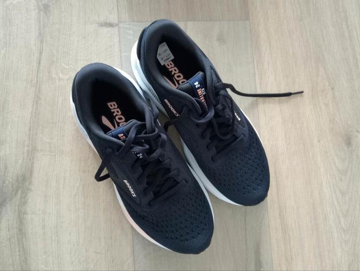 Brooks Hardloopschoenen - ALS NIEUW, Kleding | Dames, Schoenen, Nieuw, Sportschoenen, Zwart, Ophalen of Verzenden