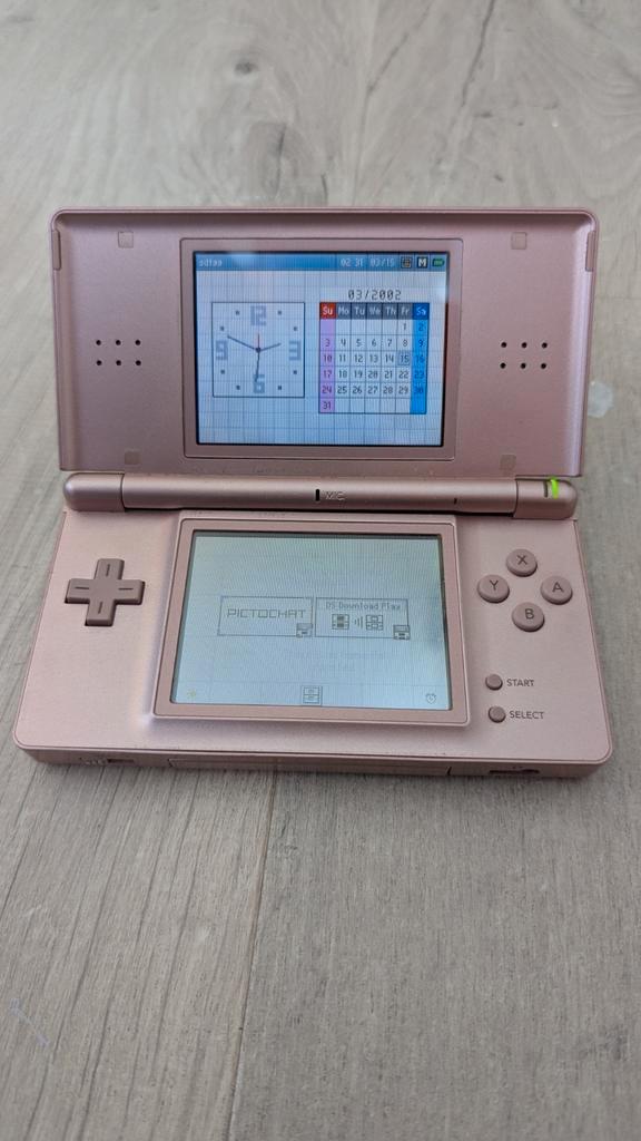 Nintendo ds lite metallic pink igst, Spelcomputers en Games, Spelcomputers | Nintendo DS, Zo goed als nieuw, DS Lite, Roze, Ophalen of Verzenden