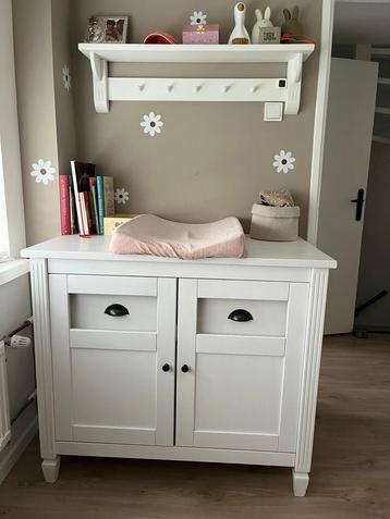 Commode + wandplank beschikbaar voor biedingen