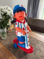 Friese jongen met step, Antiek en Kunst, Antiek | Speelgoed, Ophalen of Verzenden