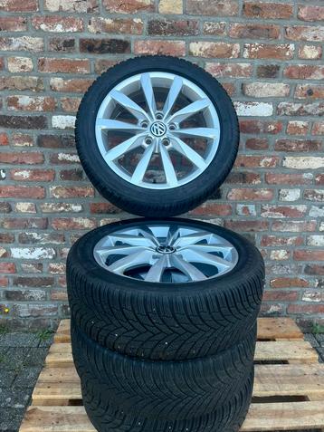 Originele VW Golf VIi  velgen met winterbanden. beschikbaar voor biedingen