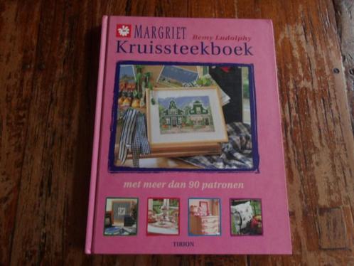 borduren Kruissteekboek Margriet Remy Ludolphy 90 patronen, Hobby en Vrije tijd, Borduren en Borduurmachines, Zo goed als nieuw