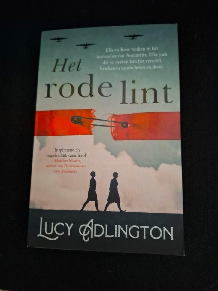 Lucy Adlington - Het rode lint, Boeken, Historische romans, Zo goed als nieuw, Ophalen of Verzenden
