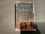 Nora Roberts - Identiteit, Ophalen of Verzenden, Zo goed als nieuw, Nora Roberts
