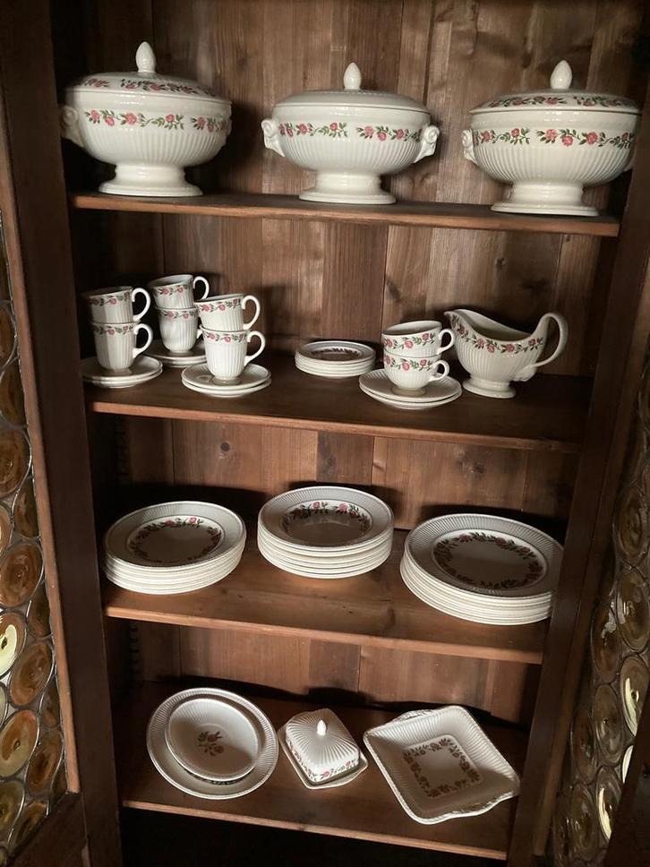 Compleet 6-delig Wedgwood servies, type “Rosalind”, Huis en Inrichting, Keuken | Servies, Zo goed als nieuw, Bord(en), Wedgwood