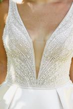 Trouwjurk met satijnen rok 38/40, Ophalen of Verzenden, Zo goed als nieuw, Wit, Trouwjurk