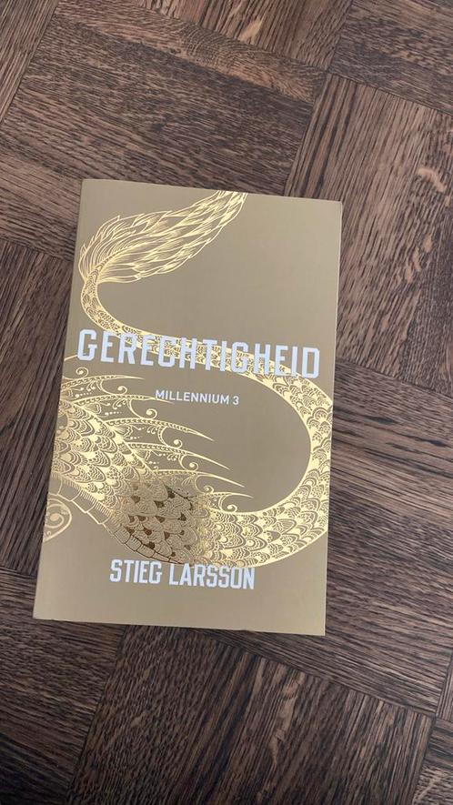 Stieg Larsson - Gerechtigheid, Boeken, Thrillers, Zo goed als nieuw, Scandinavië, Ophalen of Verzenden