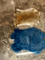 2 konijnen vachtjes, Ophalen