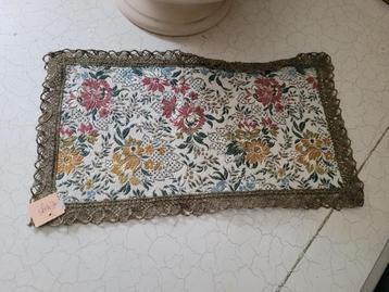 Vintage klein kleedje met goud brokaat foto 1 t/m 3 beschikbaar voor biedingen