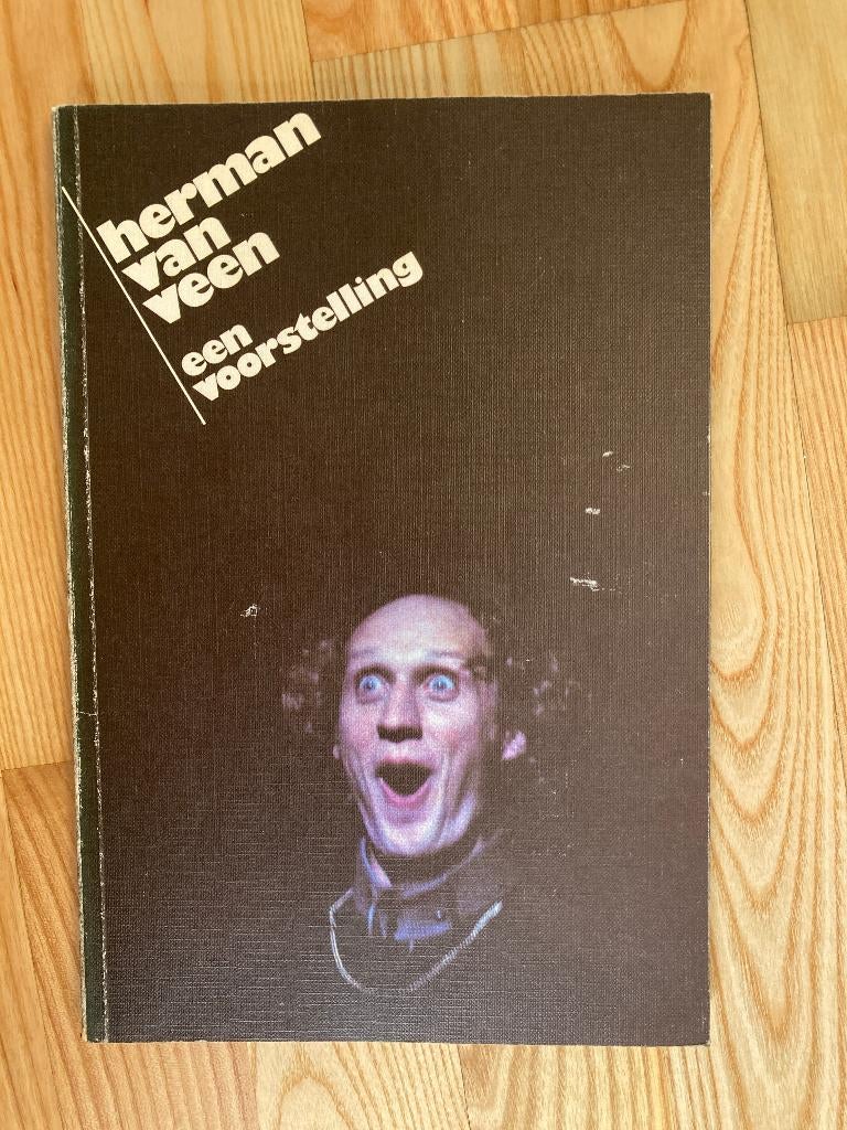 Boek Een voorstelling - Herman van Veen, Ophalen of Verzenden, Gelezen, Artiest
