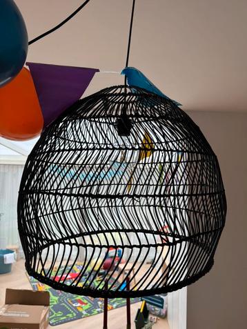 Zwarte rieten hanglamp beschikbaar voor biedingen