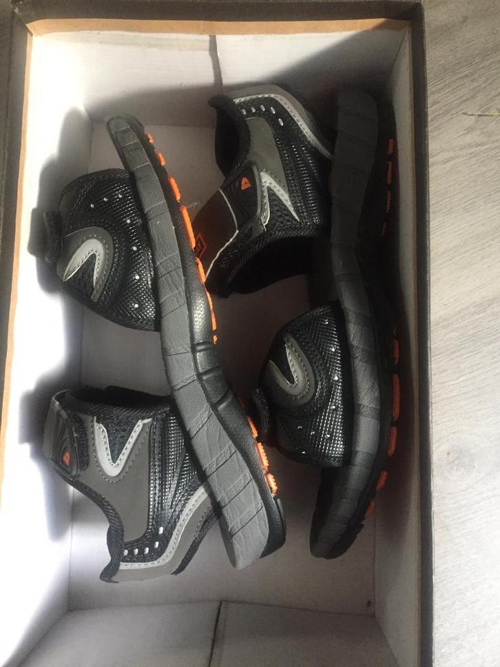 Nieiw zomer sandalen maand 39 40 slipper’s waterschoenen, Kleding | Dames, Schoenen, Zo goed als nieuw, Grijs, Ophalen of Verzenden