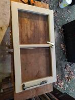 Drie kozijnen met dubbel glas 93*52 cm op, Doe-het-zelf en Verbouw, Gebruikt, Raamkozijn, 75 tot 150 cm, Hout