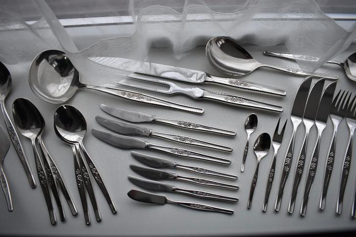 Gero 100 Rose Romantique 239 cassette aanv mes vis lepel etc, Antiek en Kunst, Curiosa en Brocante, Ophalen of Verzenden