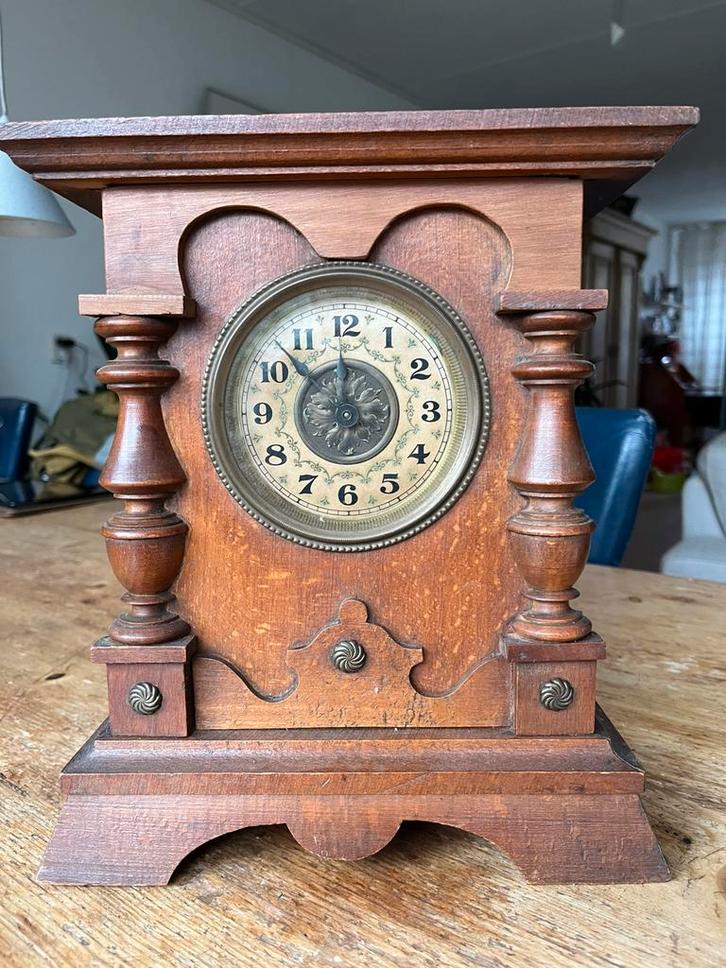 Oude klok met speeldoos,, Antiek en Kunst, Antiek | Klokken, Ophalen