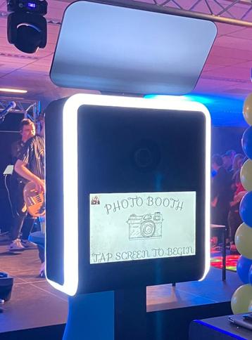 Photobooth huren? | Studiokwaliteit | Achtergrond | Prints beschikbaar voor biedingen