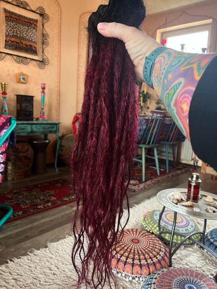 19 nieuwe donkerrode human hair clip dread extensions 125€, Sieraden, Tassen en Uiterlijk, Uiterlijk | Haarverzorging, Nieuw, Pruik of Haarverlenging