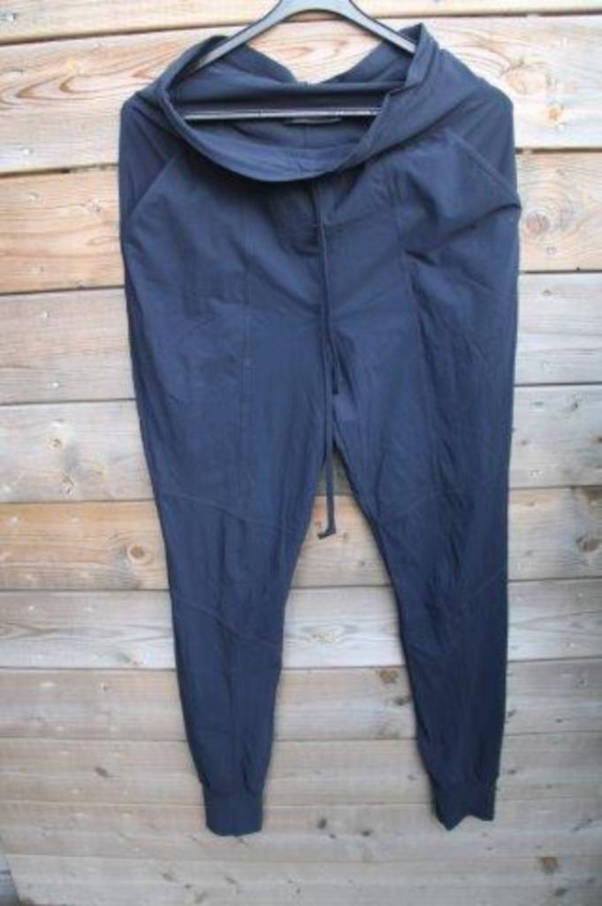 Broek donkerblauw Studio Anneloes mt S travelstof Vaste AAAN, Kleding | Dames, Broeken en Pantalons, Zo goed als nieuw, Maat 36 (S)
