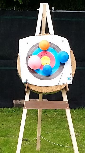 Boogschietdoel met ballonnen beschikbaar voor biedingen