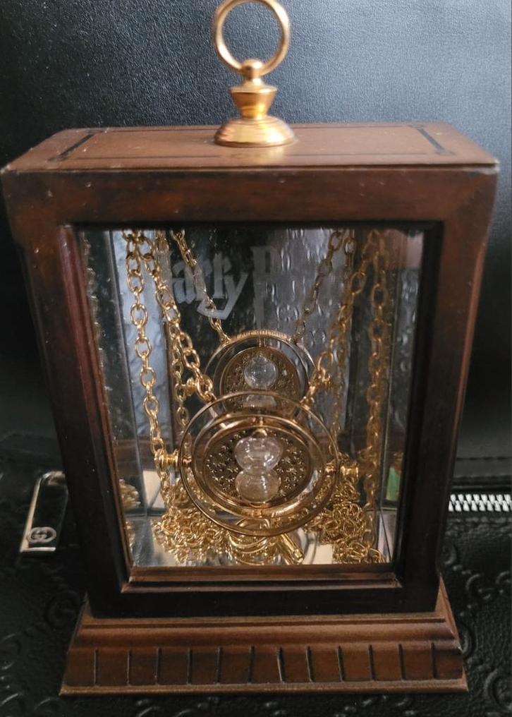 Hermelien Tijdverdrijver Replica in Houten Kastje, Verzamelen, Harry Potter, Overige typen, Ophalen of Verzenden