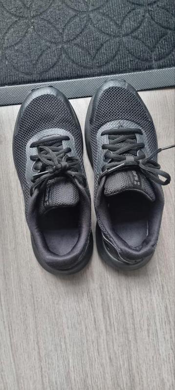 Under Armour sportschoenen. beschikbaar voor biedingen