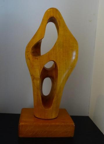 Fraai abstract beeld naar Barbara Hepworth beschikbaar voor biedingen