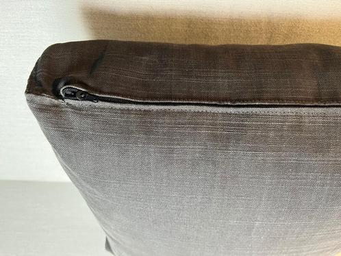 Sierkussen | Kussen | Dons | Grijs | Donzen | Raw Interiors, Huis en Inrichting, Woonaccessoires | Kussens, Zo goed als nieuw