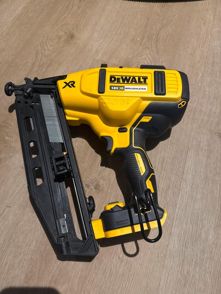 DeWalt  DCN660 18V XR Accu Nagelpistool - Zo goed als nieuw, Doe-het-zelf en Verbouw, Gereedschap | Overige machines, Zo goed als nieuw