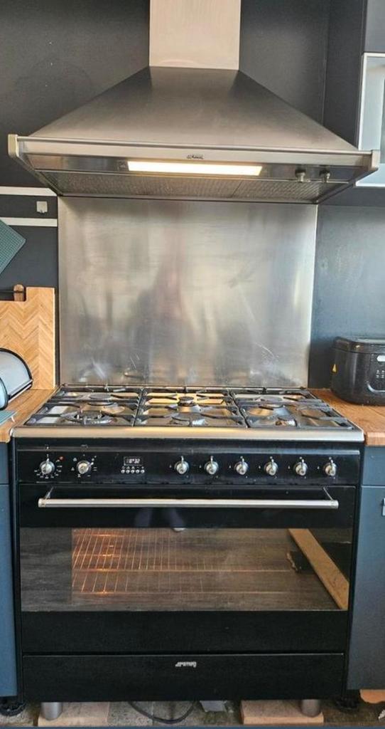 Smeg gasfornuis 6 pits met afzuigkap compleet dus, Witgoed en Apparatuur, Fornuizen, Gebruikt, Tussenbouw, Gas, 5 kookzones of meer