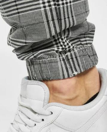 Urban Classics zwart wit geruite cargo broek, maat XL beschikbaar voor biedingen