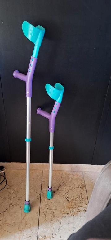 Verstelbare kinder elleboog krukken beschikbaar voor biedingen