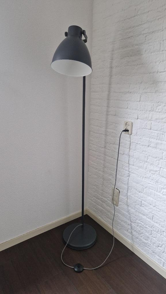 Vloerlamp, Huis en Inrichting, Lampen | Vloerlampen, Zo goed als nieuw, 150 tot 200 cm, Stof, Ophalen