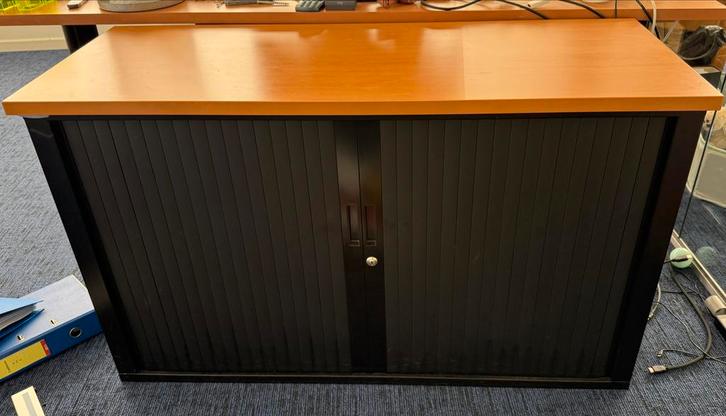 Roldeurkast 2 stuks beschikbaar, Huis en Inrichting, Kasten | Roldeurkasten en Archiefkasten, Gebruikt, Minder dan 100 cm, 100 tot 150 cm