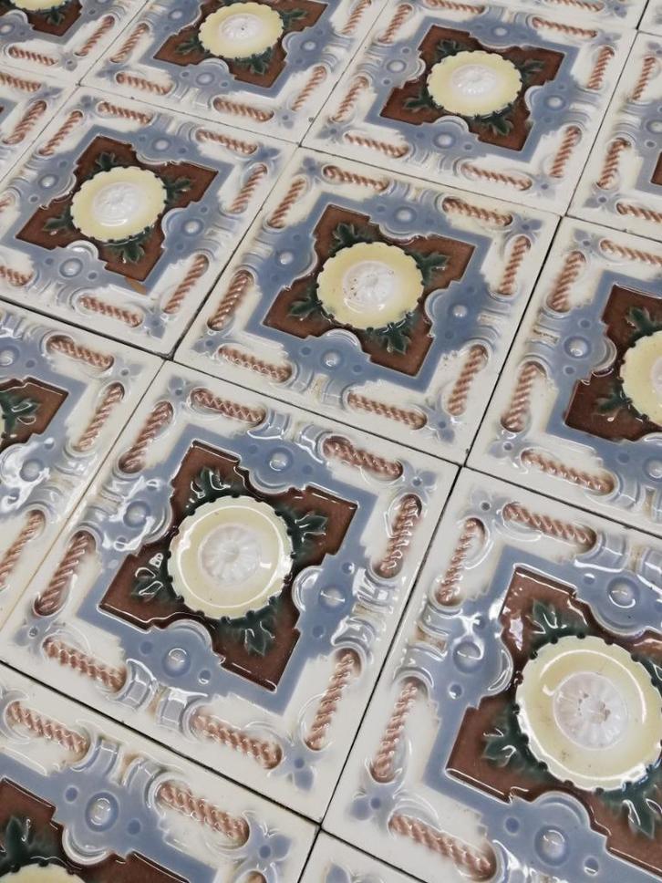 26 stuks art nouveau wandtegels Gilliot, Hemiksem, Antiek en Kunst, Antiek | Wandborden en Tegels, Ophalen