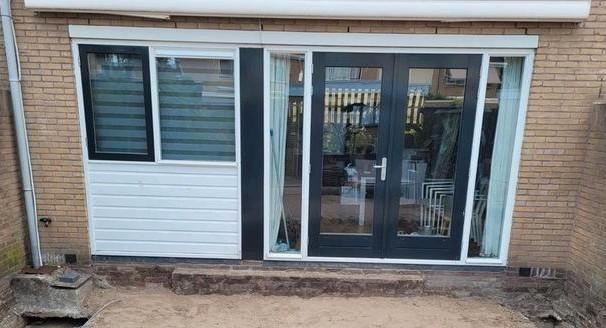 Hardhouten achtergevel met openslaande deuren en raampartij, Doe-het-zelf en Verbouw, Deuren en Horren, Gebruikt, Buitendeur, 215 cm of meer