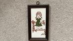 Meisje op Hek tegel 14.5x7 cm // Debby Black, Antiek en Kunst, Antiek | Wandborden en Tegels, Ophalen of Verzenden