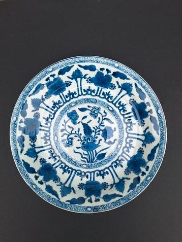 Kangxi schotel chinees porselein 18e  beschikbaar voor biedingen