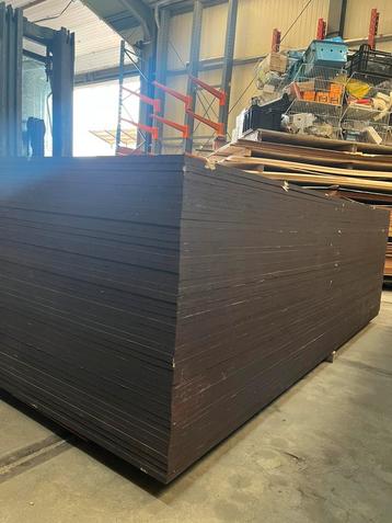 Hardhouten betonplex 18 mm 125x250 €65 beschikbaar voor biedingen