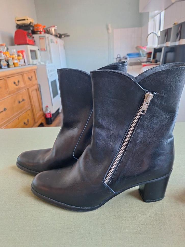 Nieuwe laarsjes Bladelli leer van binnen en buiten, Kleding | Dames, Schoenen, Nieuw, Lage of Enkellaarzen, Zwart, Ophalen of Verzenden