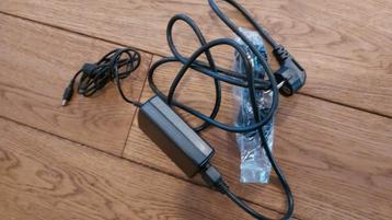 Voeding 12V  beschikbaar voor biedingen