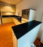 Crème hoekkeuken met zwart marmeren keukenblad, Ophalen, Gebruikt, Hoekkeuken, Graniet of Steen