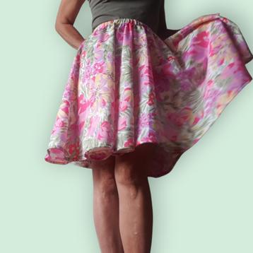 Cirkelrok swingrok roze vintage bloemen  past mt 40 tm 44 beschikbaar voor biedingen