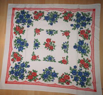 vintage gebloemd tafelkleed beschikbaar voor biedingen