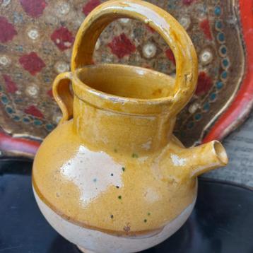 Mooie antieke Franse Gargoulette met okergeel, beetje groen beschikbaar voor biedingen