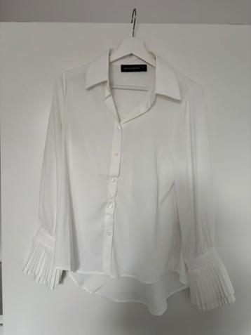 Guts & Gusto blouse met plissemouw beschikbaar voor biedingen
