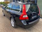 Volvo V70 2.5FT Summum Automaat 230PK LEER / XENON / PDC, Gebruikt, Zwart, Onderhoudsboekje, Navigatiesysteem