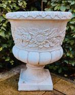 Klassieke betonnen tuinvazen met ornamenten, Ophalen, Gebruikt